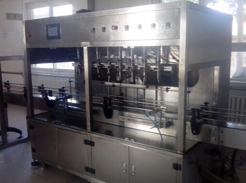 全自動(dòng)頭灌裝機(jī).jpg